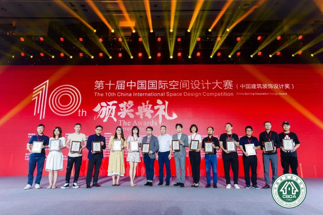 必一运动建设连续4年荣膺“中国建筑装饰杰出办公空间设计机构”称号