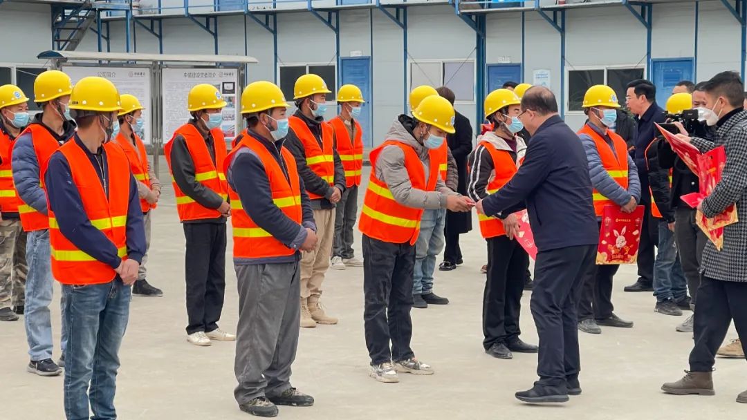 毕节市委副书记、七星关区委书记周舟赴必一运动建设在建项目慰问